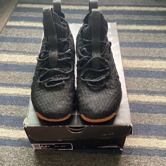 Lebron 15 GS size US 6.5Y . In great condition, only been worn 2-3 times. - Picture 1 of 4